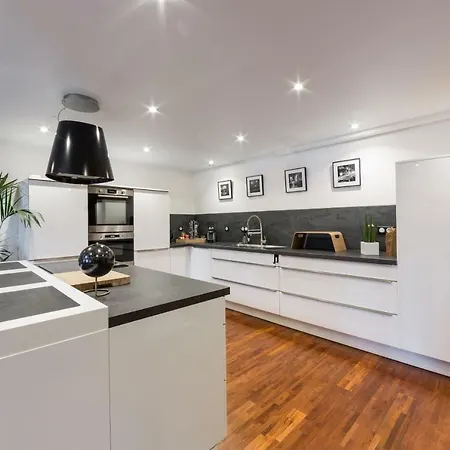 Les Sainte Claire Apartment